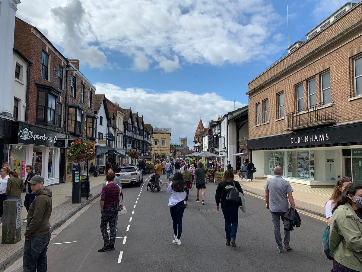 oh my god twitter doesn’t include alt text from images in their API