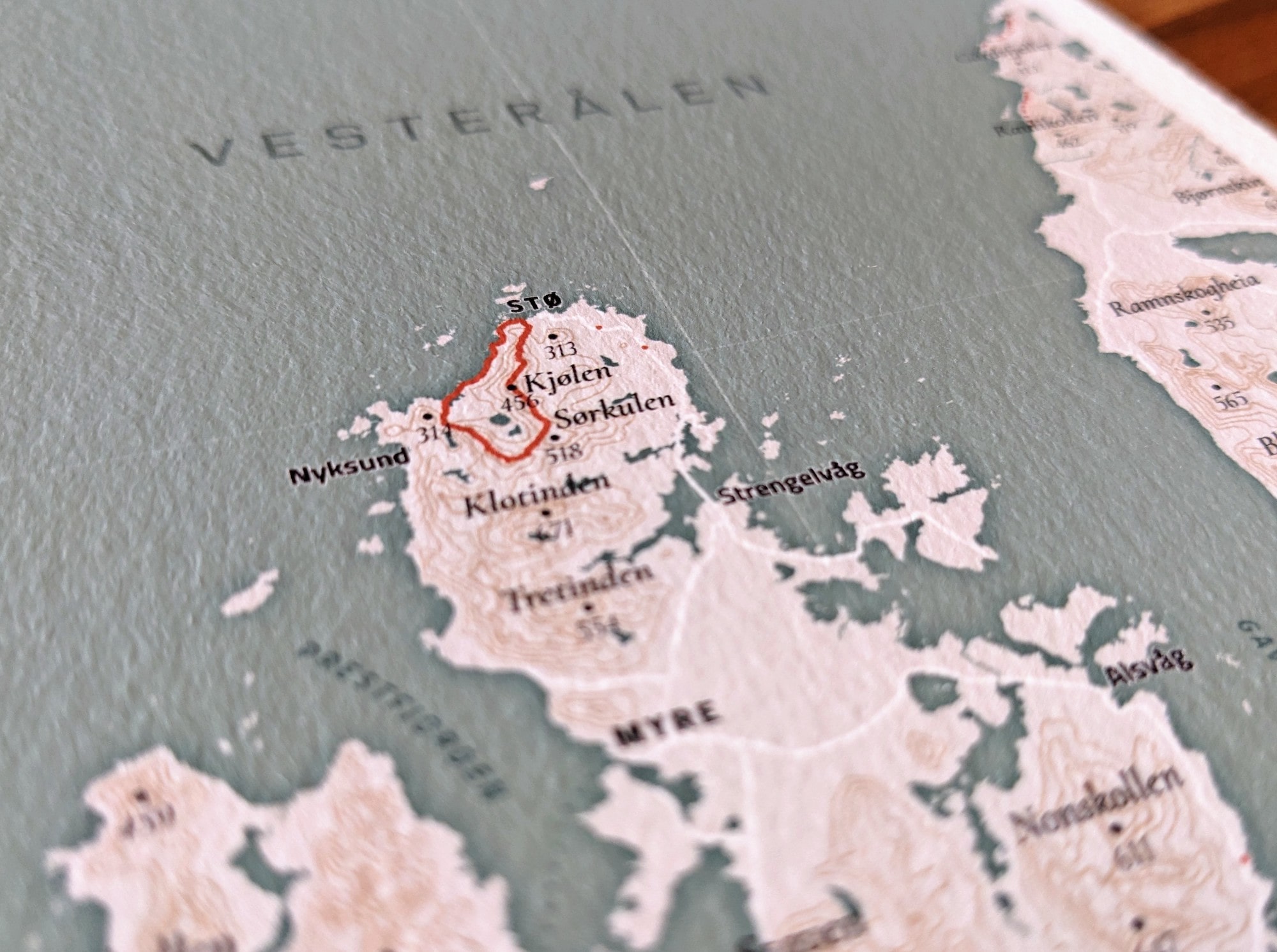 A close-up photo of the printed map focusing on the Dronningruta
