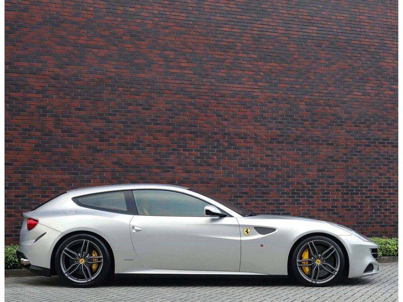 Ferrari FF 6.3 V12 *Atelier car*Suspension lift*Camera’s*Import Zwisterland* afbeelding 18