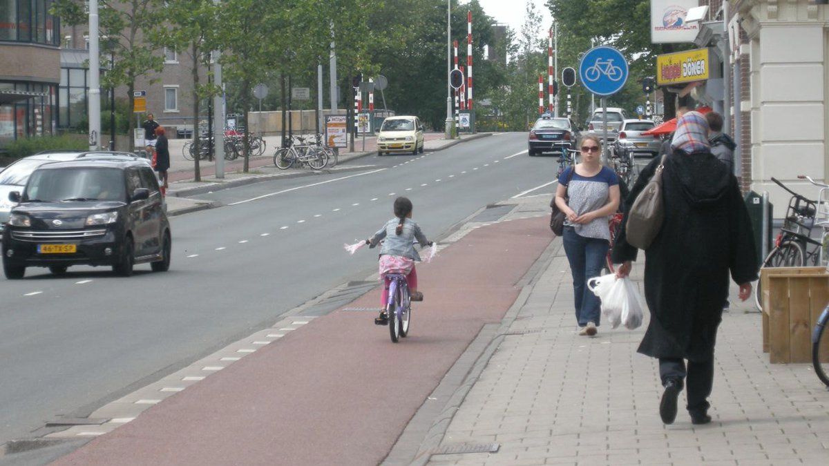 oh my god twitter doesn’t include alt text from images in their API