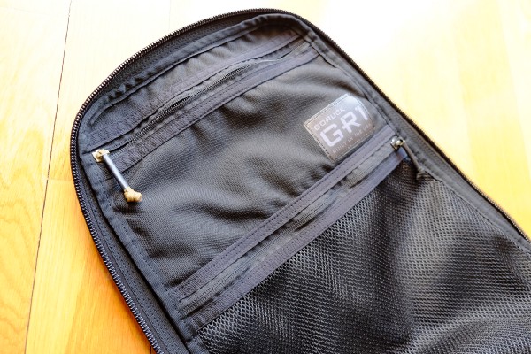The GR1 has two internal pockets