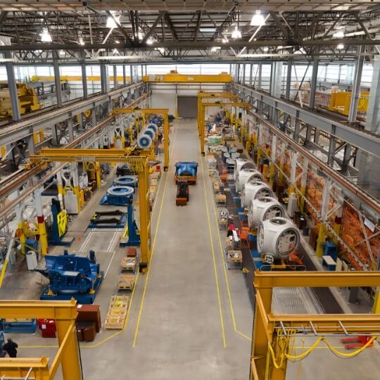 Interior de uma fábrica.