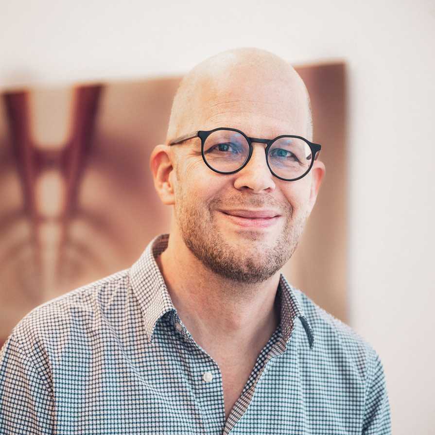 Portrait von Adrian Stitzel - Partner der Marketing Agentur Building Brands aus Zürich