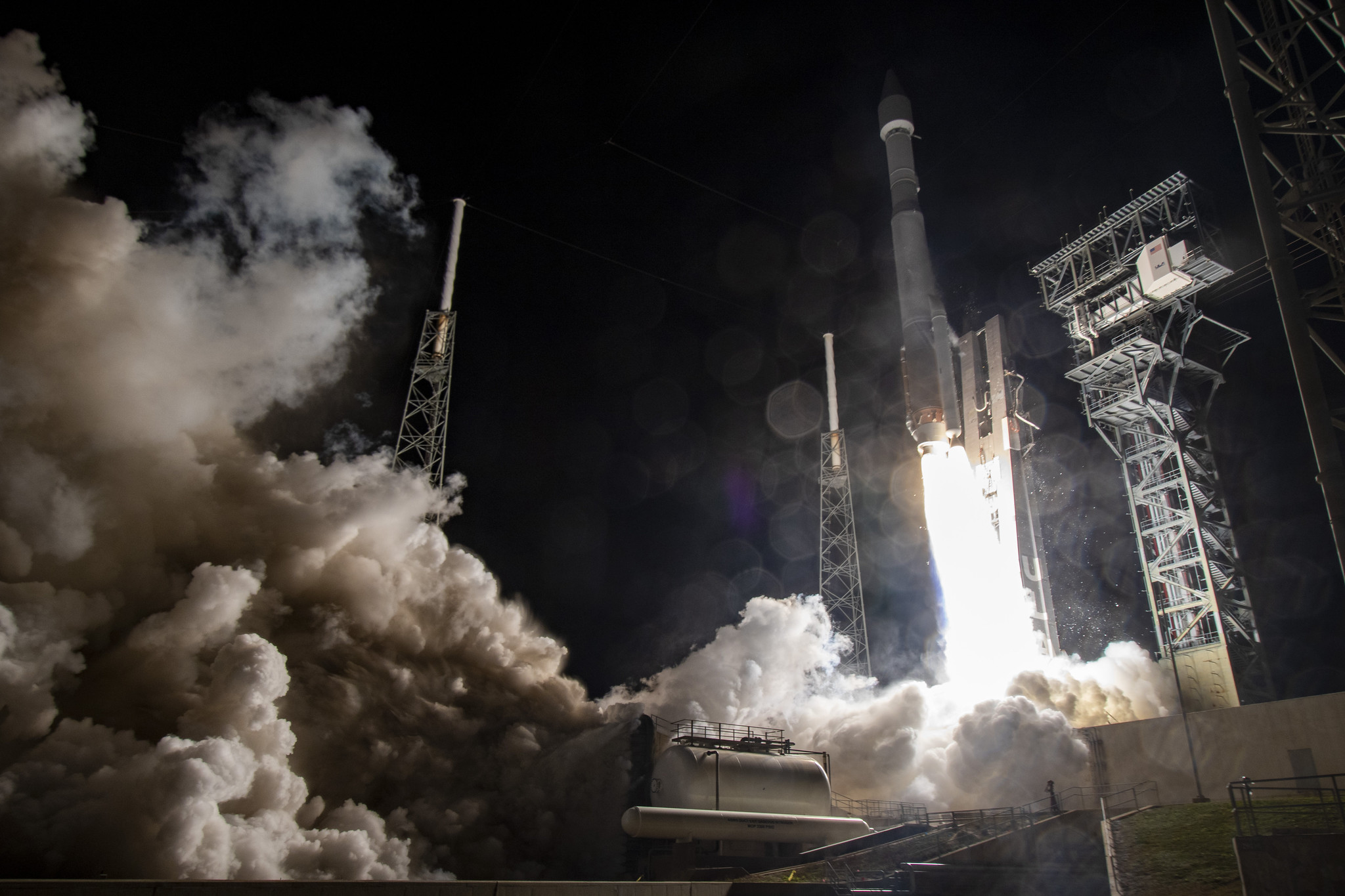Imaginea 1: Racheta Atlas V în configurația 411, lansând sonda europeană Solar Orbiter (Sursa: United Launch Alliance)