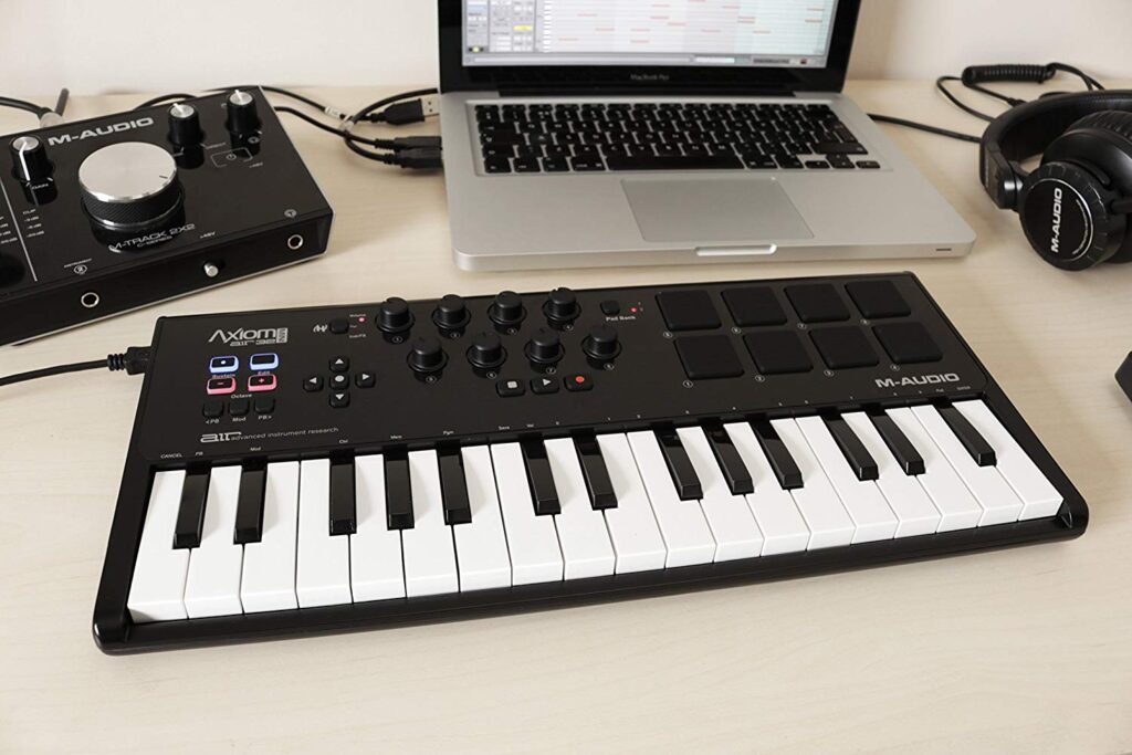 teclado midi mini 32 teclas en home studio