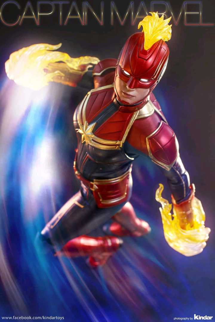 Hot Toys Captain Marvel 1/6 Action Figure