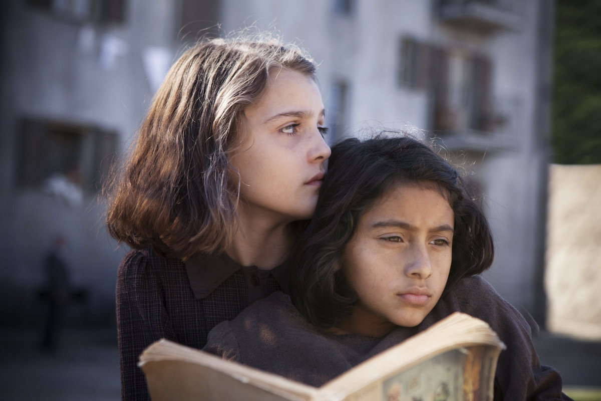 Лену и Лила. Кадр из сериала «Моя гениальная подруга» (2018), режиссеры: Саверио Костанцо, Аличе Рорвахер. Источник: nytimes.com