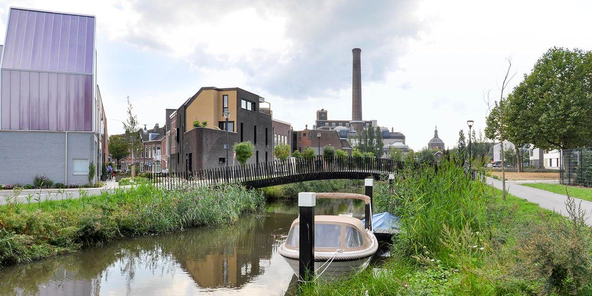 oh my god twitter doesn’t include alt text from images in their API