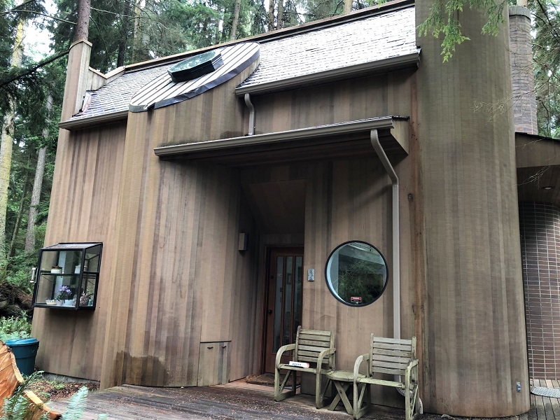 brown wooden home wiht the gutters repairs and roof shingles cleaned