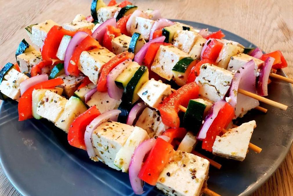 Skewers with tofu, red pepper, red onion, and zucchini