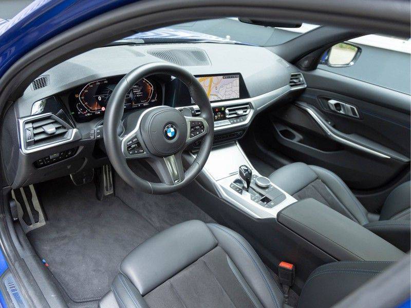 BMW 3 Serie Touring 330i M-Sport - Panorama - Trekhaak - DAB - Harman Kardon afbeelding 13