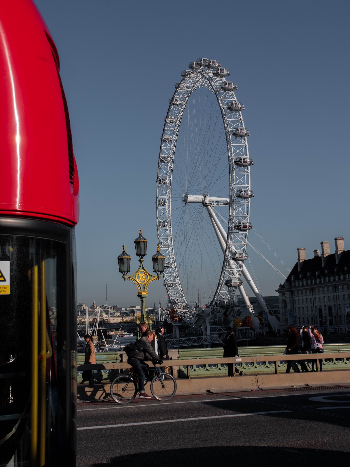 A bicyclist and the London Eye in the background