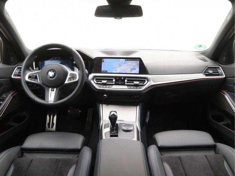 BMW 3 Serie 320i Touring Executive Edition M-sport afbeelding 13