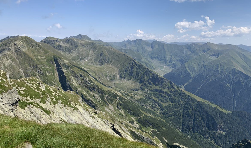 Vârful Lespezi (2517m)