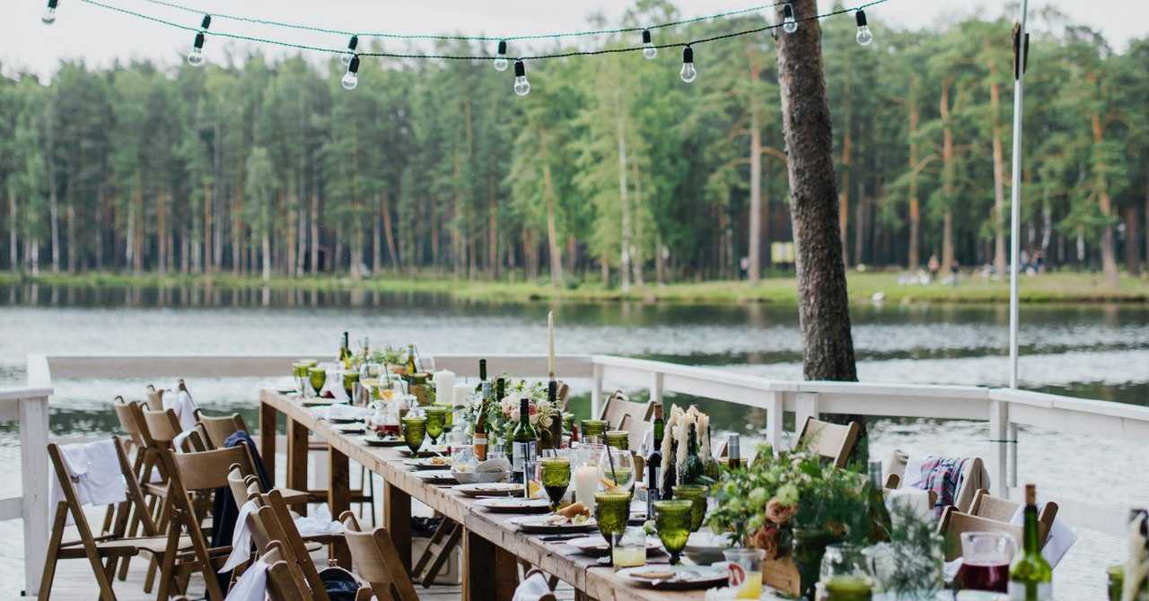 Hochzeitsmotto Natur pur am See oder Garten feiern.