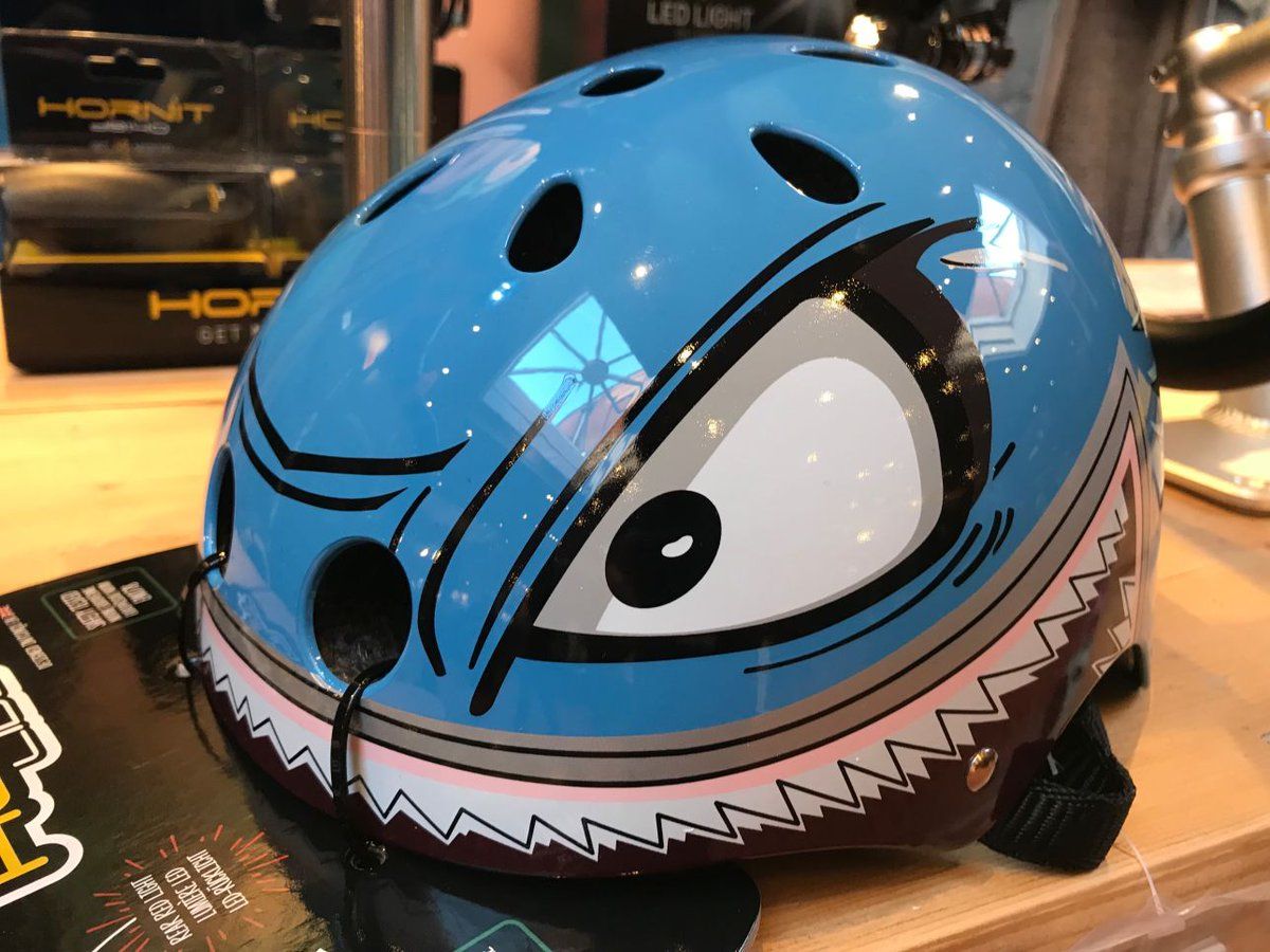 oh my god twitter doesn’t include alt text from images in their API