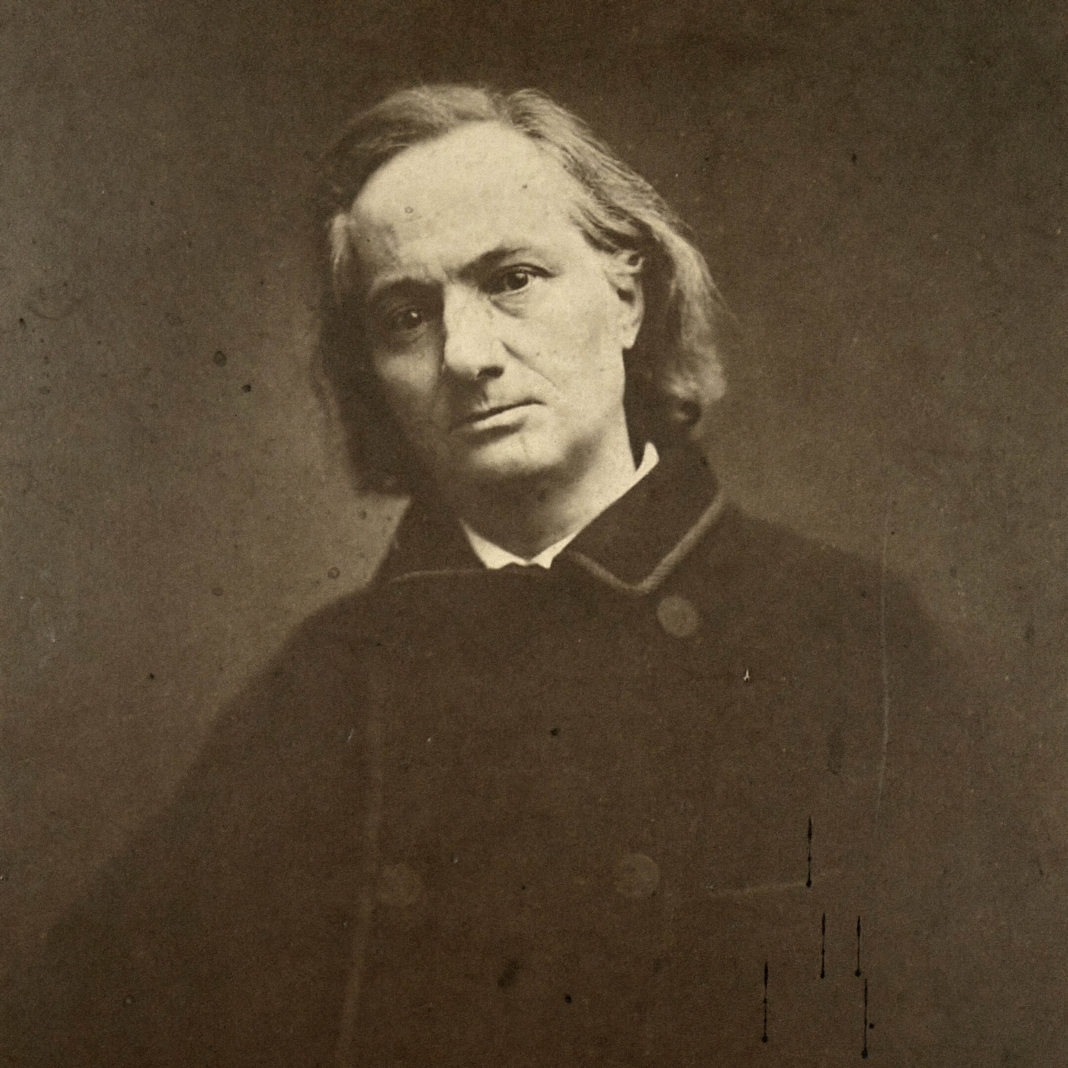 Шарль Бодлер в 1865 году, последнее фото перед его смертью. Фотограф: Étienne Carjat. Источник: commons.wikimedia.org