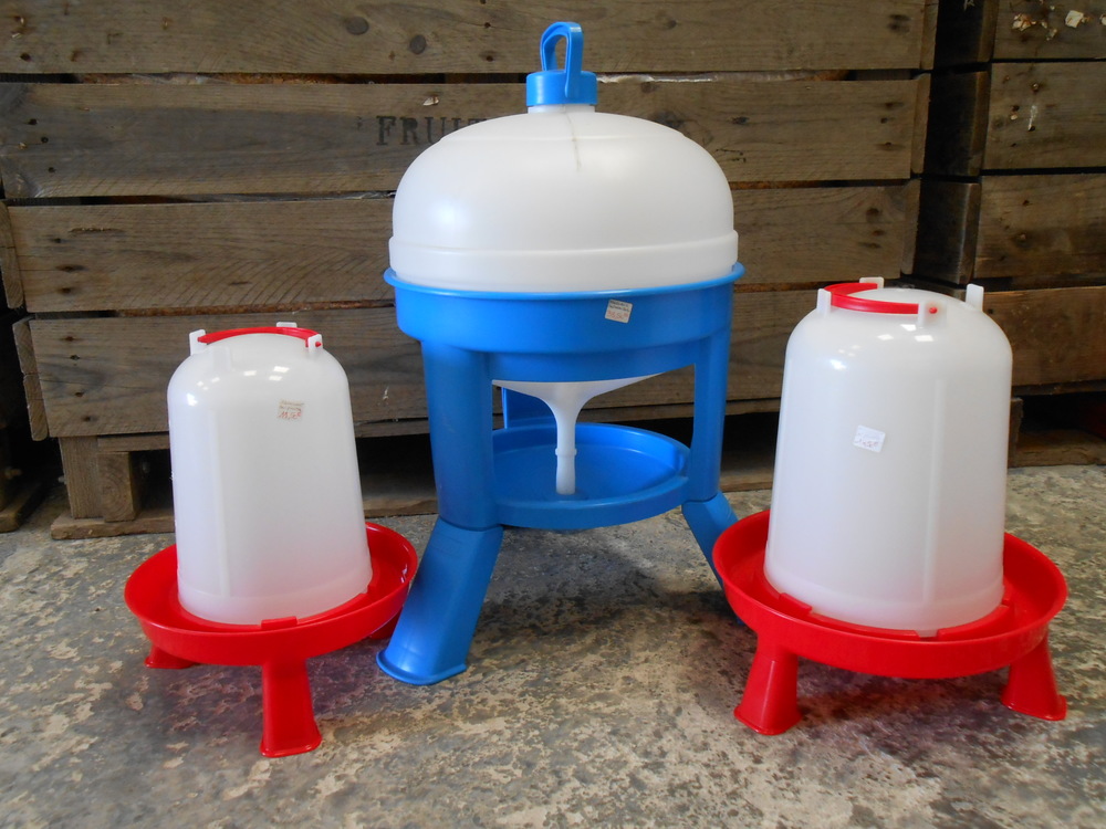 Abreuvoir sur pied pour volailles