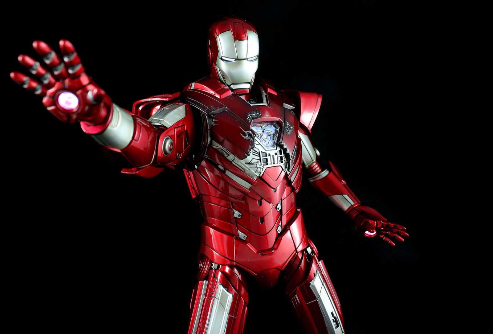 Hot Toys Iron Man MK33 1/6 Figure