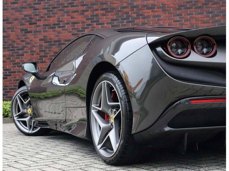 Ferrari F8 Tributo *Carbon*Lift*LED*Passenger display*Camera* afbeelding 4