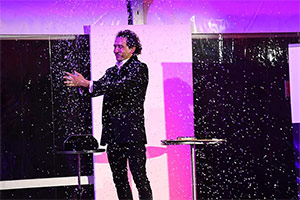 illusionista Erix Logan