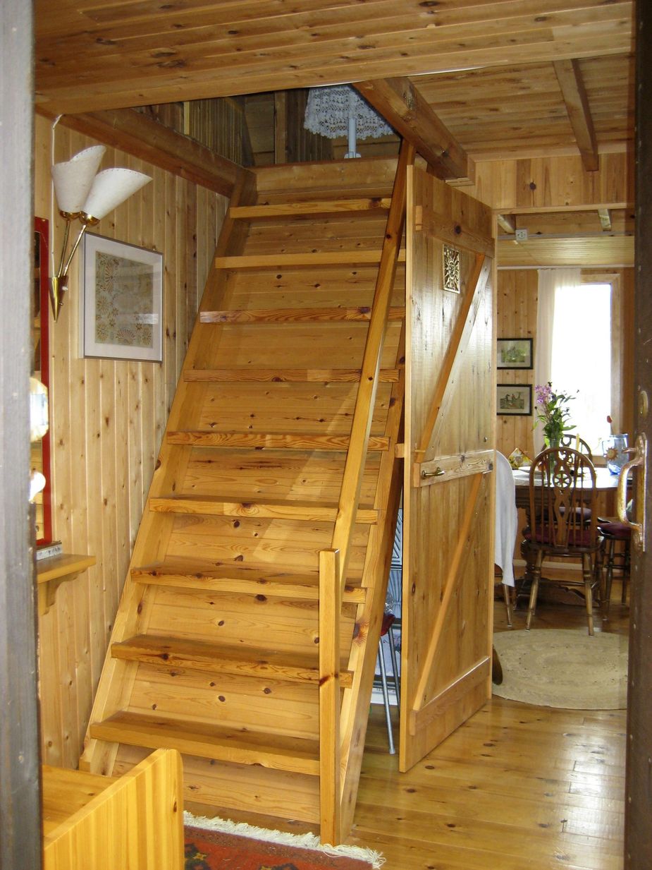 Die Treppe zum gemütlichen Dachboden, wo sich die beiden Schlafzimmer befinden