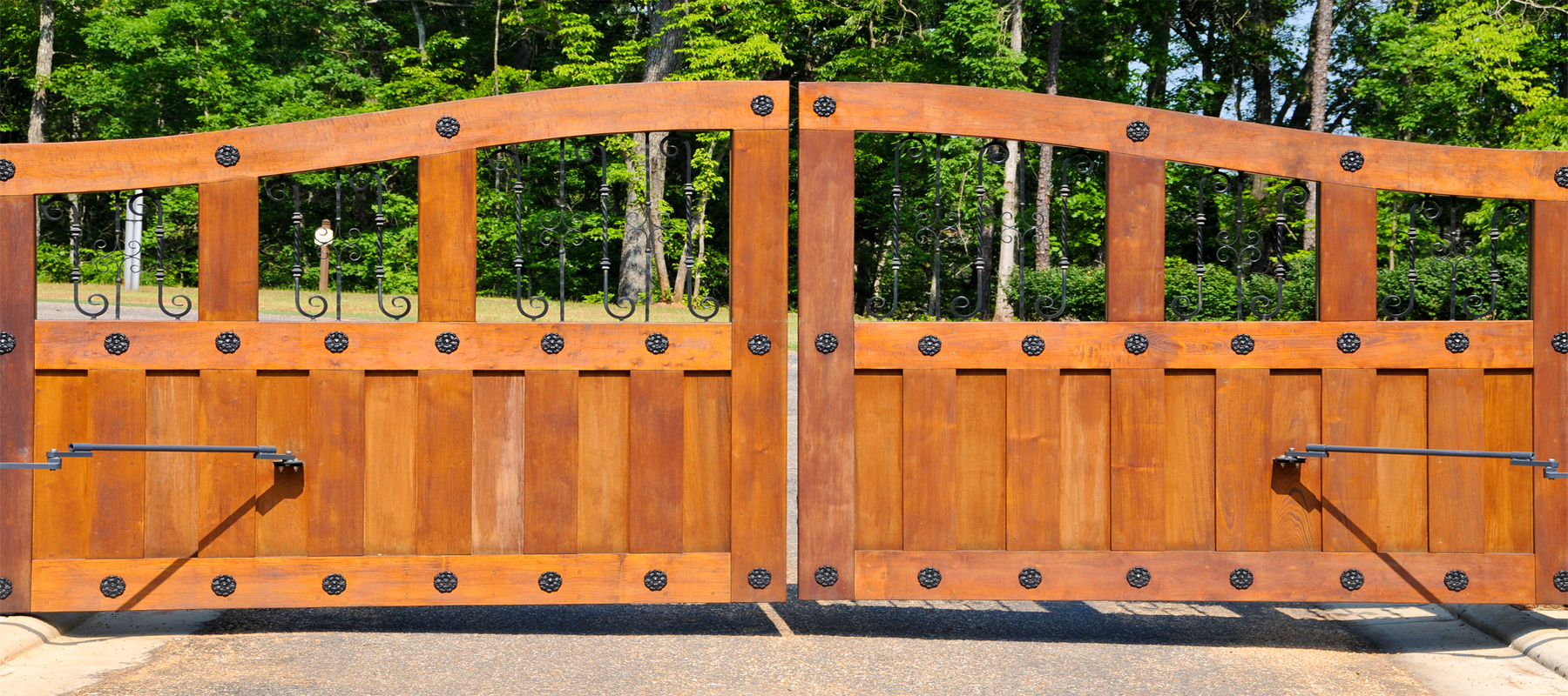 Wood Gate Installation Prices [2022]: How Much Does a Wood Gate Cost? -  CostOwl.com