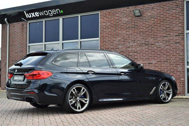 BMW 5 Serie Touring M550d xDrive 400pk Pano Standk ACC 20inch Adp-LED HUD afbeelding 6