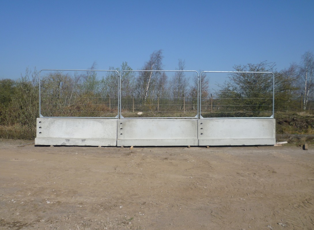 Concrete 3m barriers with fence