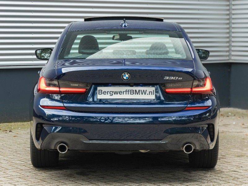 BMW 3 Serie 330e M-Sport - Individual - Dak - ACC - Harman Kardon - Trekhaak afbeelding 6