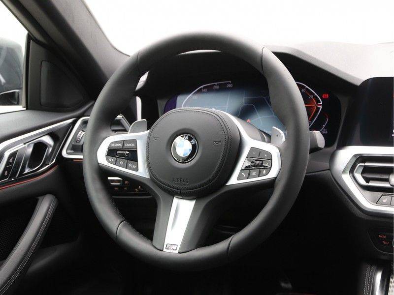 BMW 4 Serie 420i Coupé High Exe M-Sport Aut. afbeelding 2