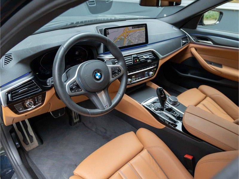 BMW 5 Serie 540i xDrive High Executive - M-Sport - DAB - Camera afbeelding 10