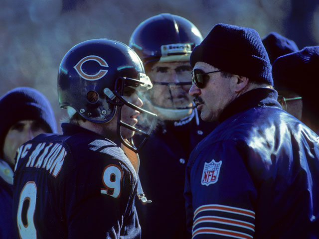 HC Ditka discussing plays with QB McMahon