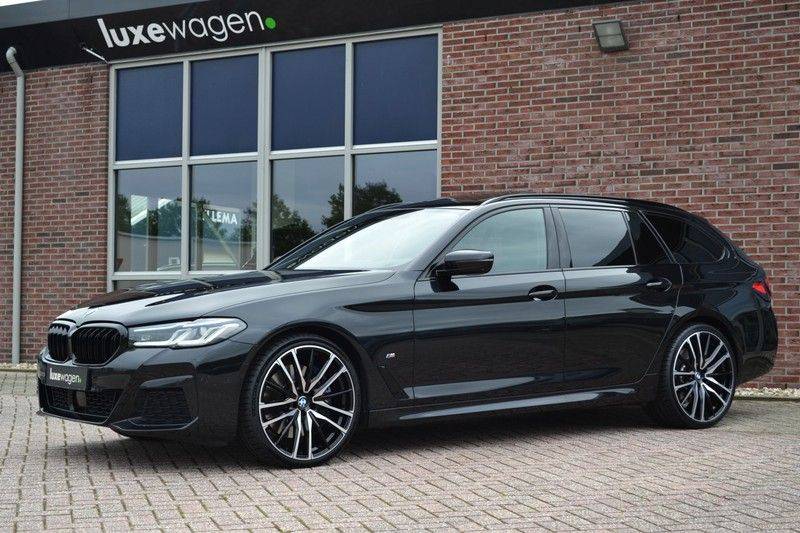 BMW 5 Serie Touring 530d 286pk M-Sport Pano DA+ PA+ Laser 21" Adp-drive HUD afbeelding 5