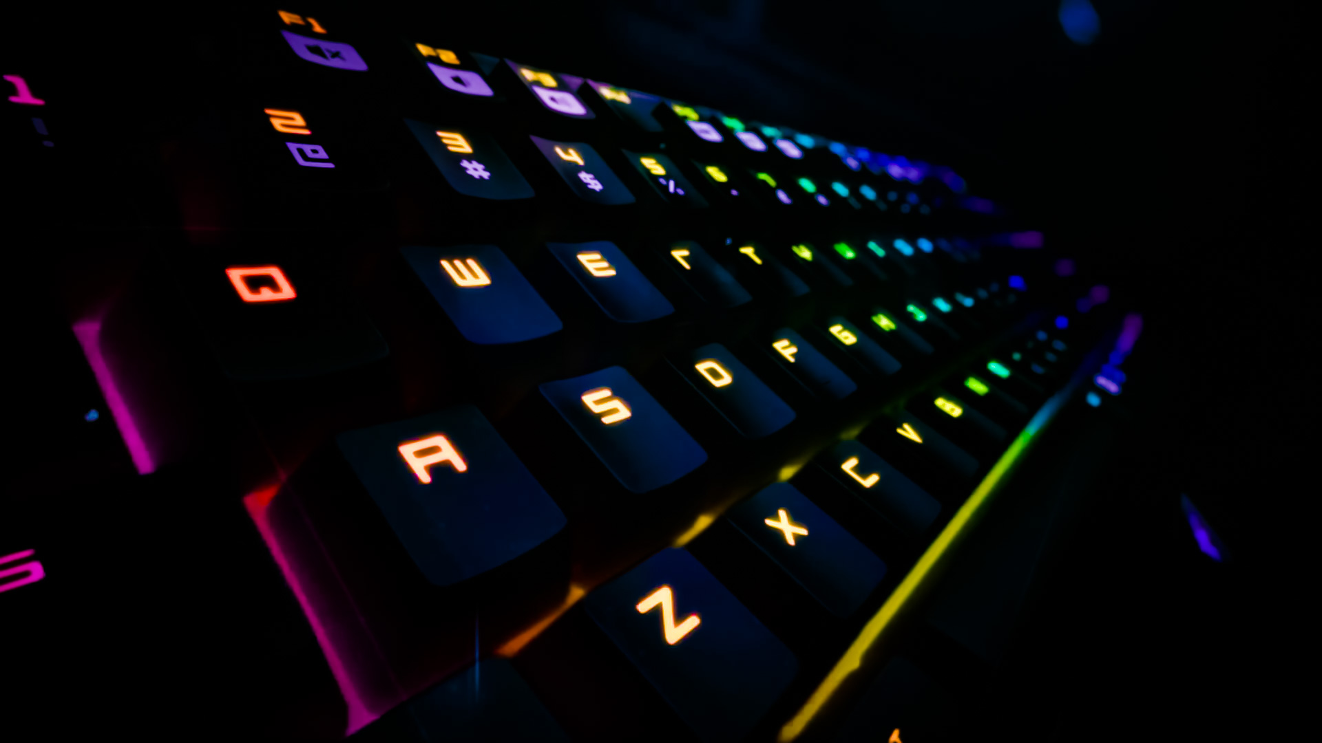 razer-chroma-blackwidow-usage-example-profile-press-shot-video-led-keyboard-gaming-gear-equipment