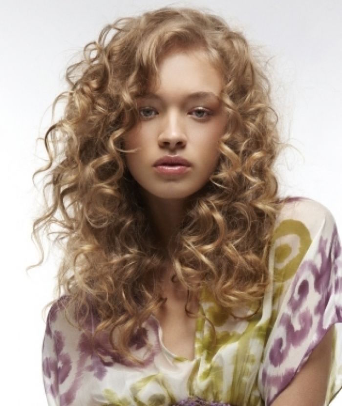 side-bangs-curly-hairstyles-for-round-faces
