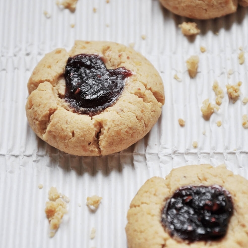 peanut-butter-and-berry-jam-cookies-1