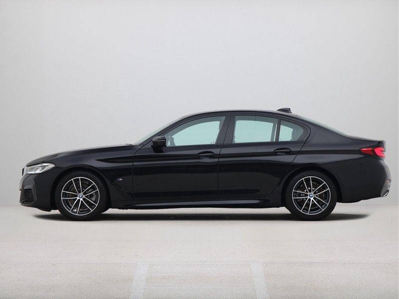 BMW 5 Serie Sedan 520i High Executive M-Sport Automaat afbeelding 12