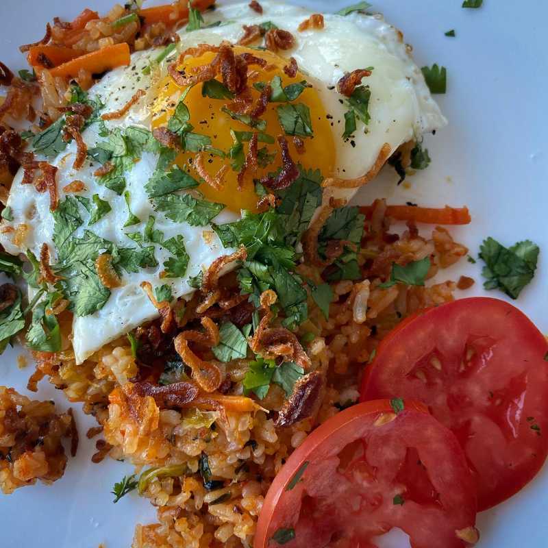 Nasi goreng from our vegetarian Balinese cooking class with @canangsarihomestaybali via @airbnbexperiences. It was really great! Zoom cooking classes are…