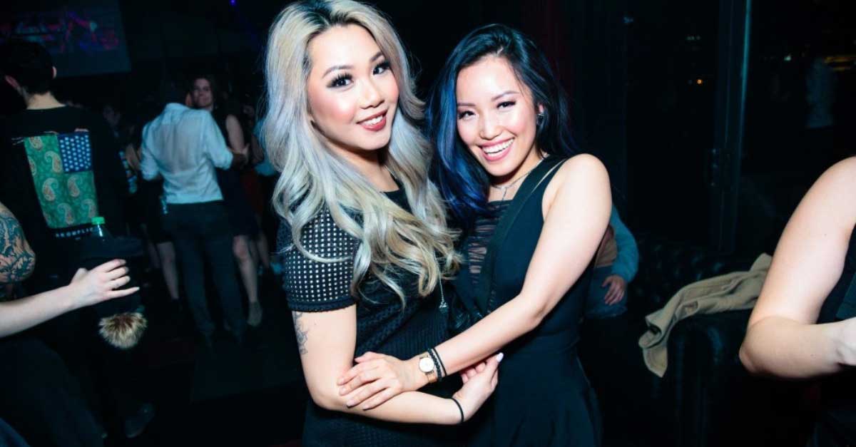 Wanitia Malam Jakarta Menggunakan Pengasihan