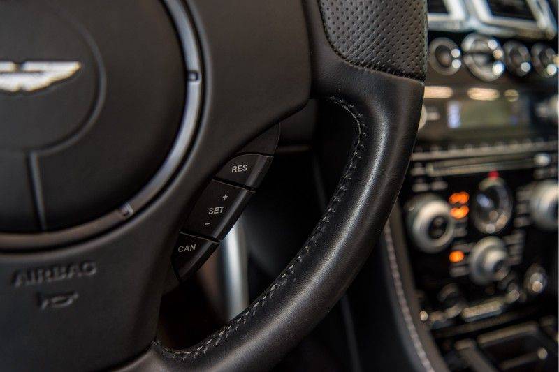 Aston Martin DBS Volante 6.0 V12 Black Carbon Edition afbeelding 15