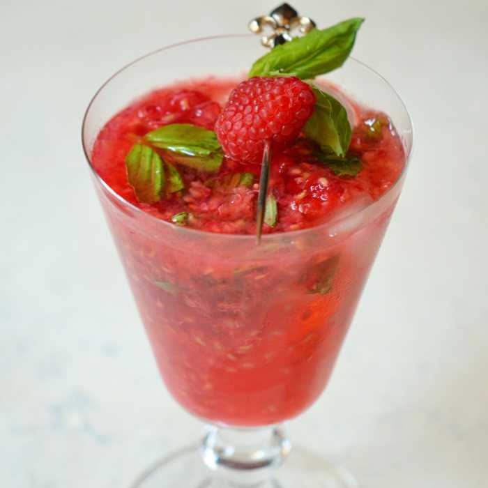 Raspberry Cooler Cocktail