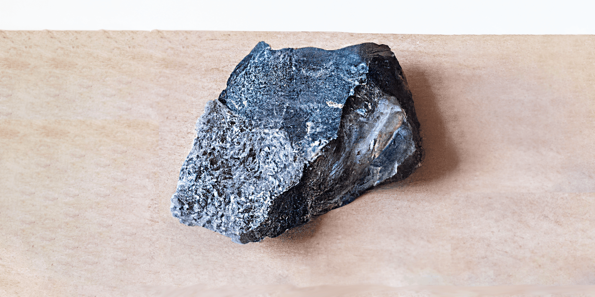 featured image thumbnail for post Is Larvikite The Same As Black Labradorite
