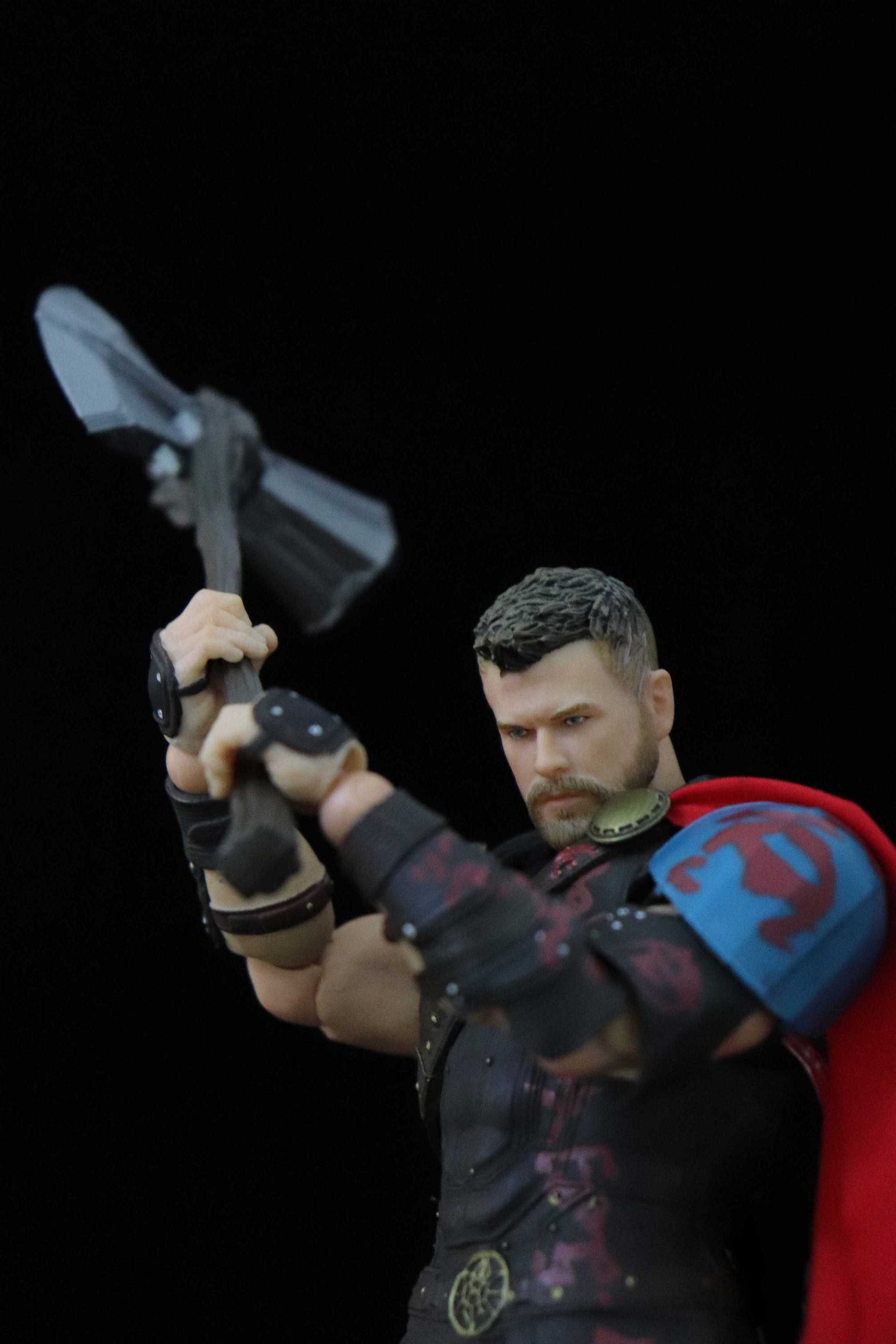 Mezco Thor Collection