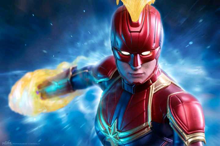 Hot Toys Captain Marvel 1/6 Action Figure