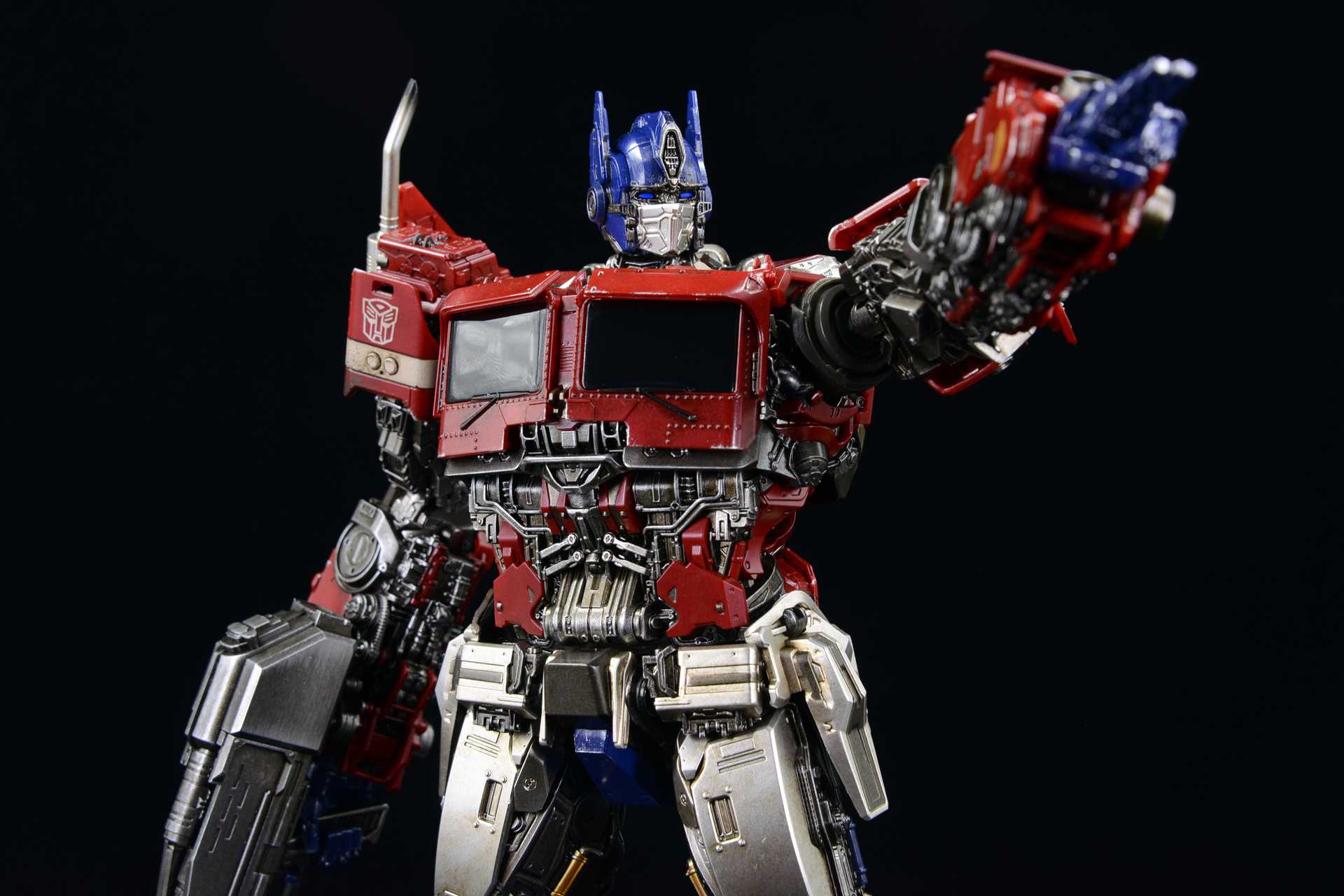 ThreeA Optimus Prime DLX Scale