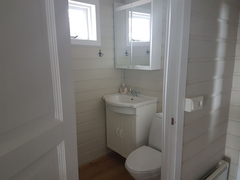 Small bathroom in west Iceland cottage next to Borganes
