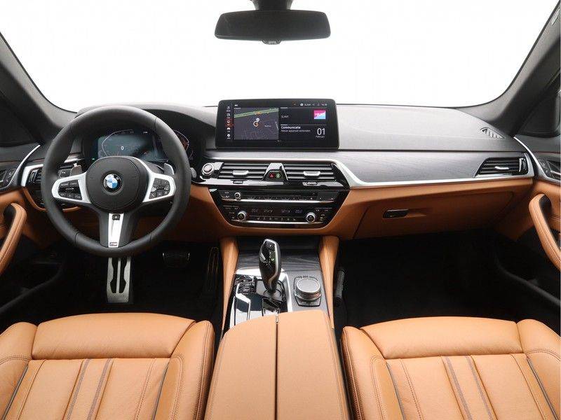 BMW 5 Serie Sedan 530i High Executive M-Sport Automaat afbeelding 13