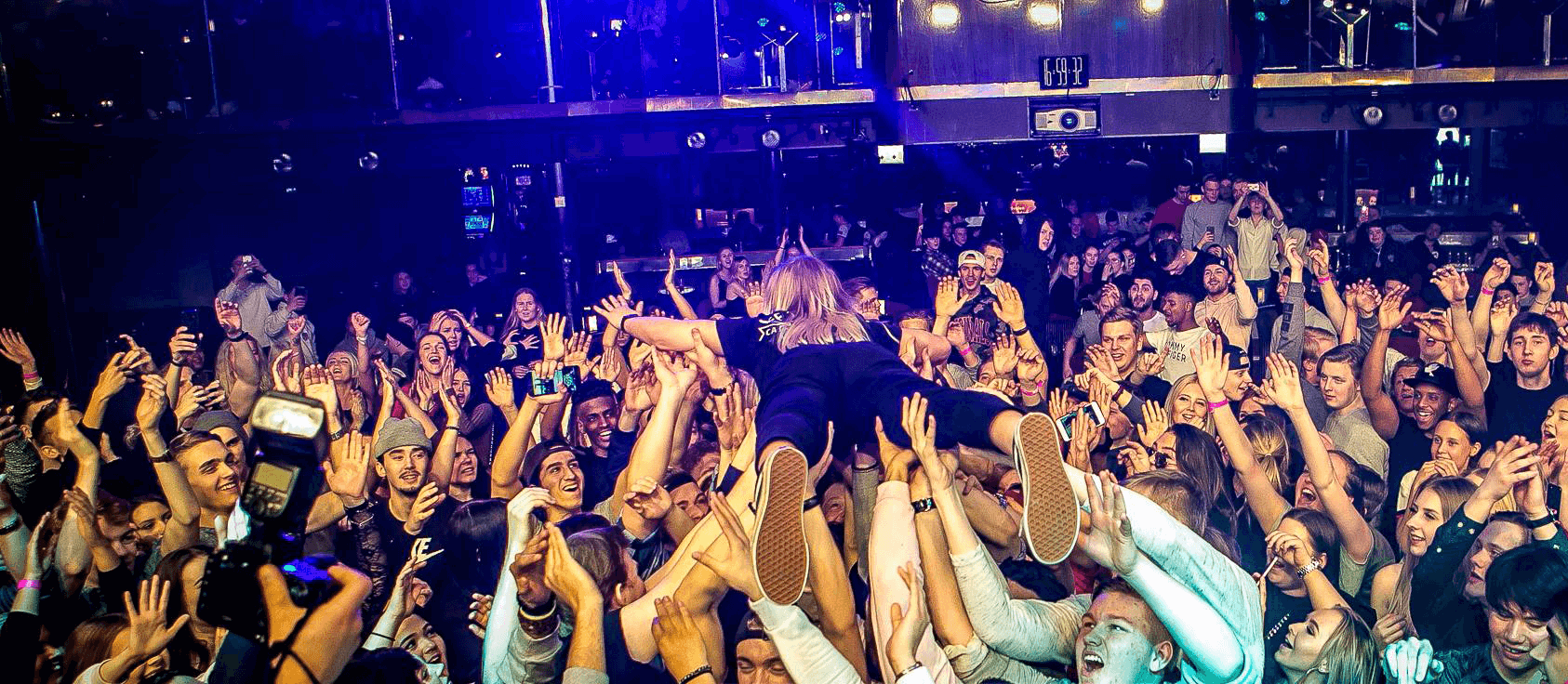 fun-cruises-stage-dive