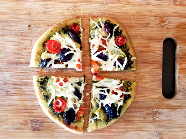 mediterranean_flatbread_pizza Mediterranean Flatbread Pizza
